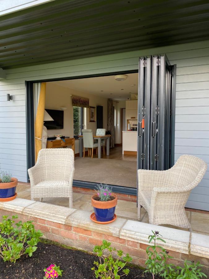 Otters End, Near Wroxham Apartment Dilham Exterior photo